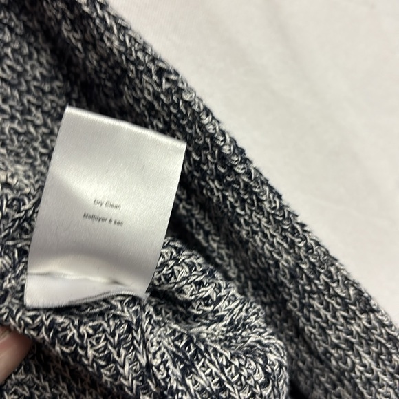 Aritzia Babaton Women’s Linen and Silk V Neck Knit Sweater Size Small - Picture 4 of 9